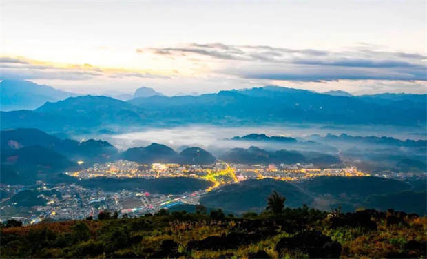 云南旅游,云南旅行社,云南团建公司,云南策划公司,云南会议会展,云南活动执行,临沧旅游,临沧旅行社,临沧团建公司，临沧策划公司：一眼览两国，你确定不来临沧这个寨子看看？